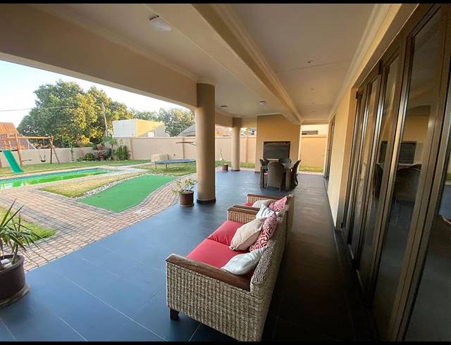 5 BEDROOM HOUSE FOR SALE IN OSLO BEACH